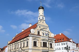 Immobilienmakler Friedberg: Kirche auf dem Marienplatz